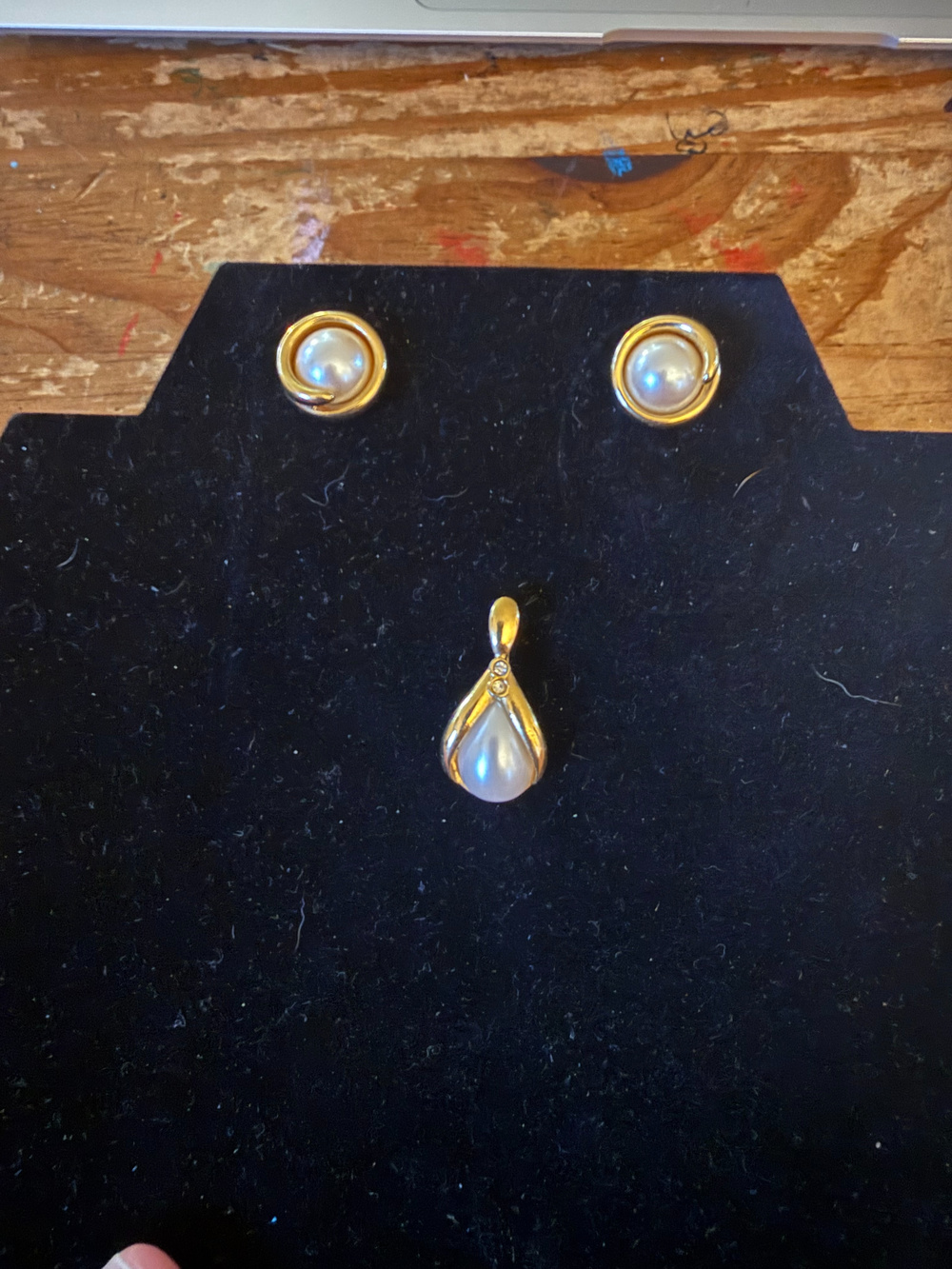Gold Tone Pearl Teardrop Earrings And Pendant Set - Used